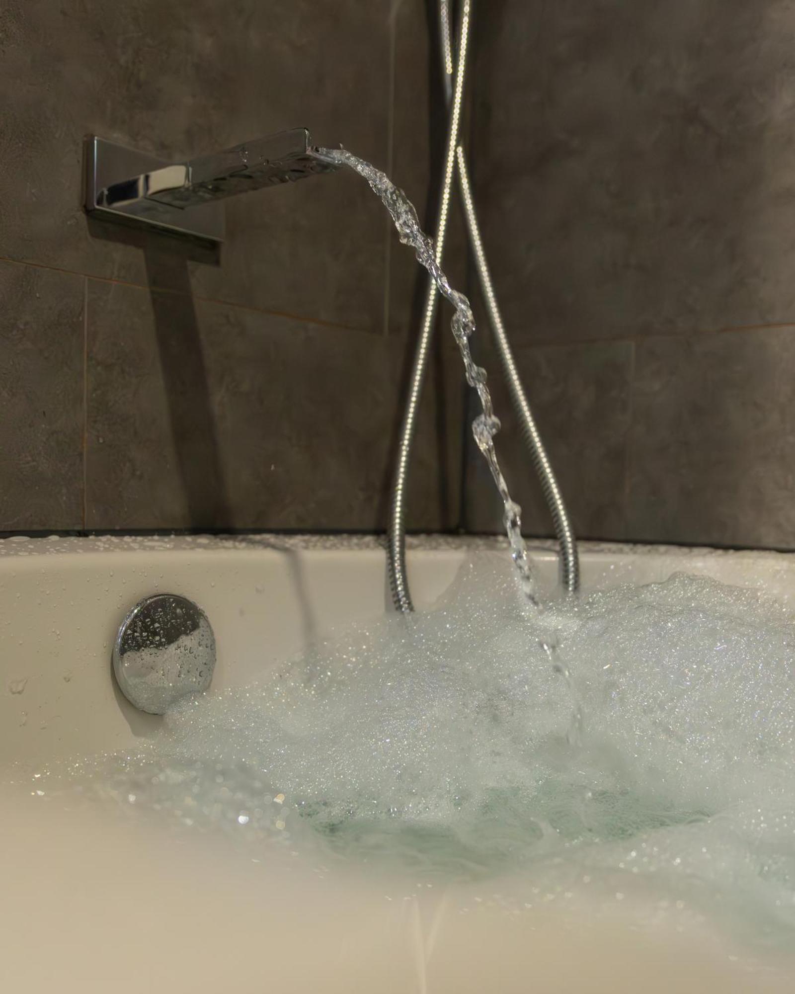 Jucuzzi Bath. Japanese Toilet. Belfast City Centre. Dış mekan fotoğraf